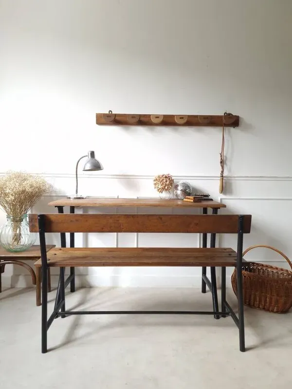 Illustration numéro 2 du produit Bureau d'écolier