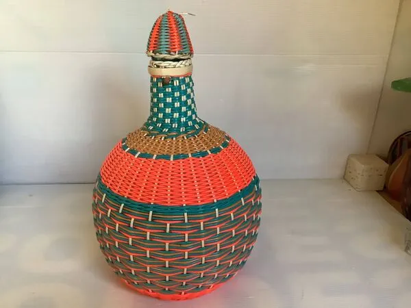 Illustration numéro 2 du produit Grande bouteille décorative de sol vintage