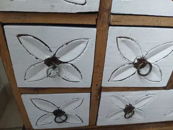 Illustration numéro 2 du produit Meuble de métier à tiroirs style indonésien