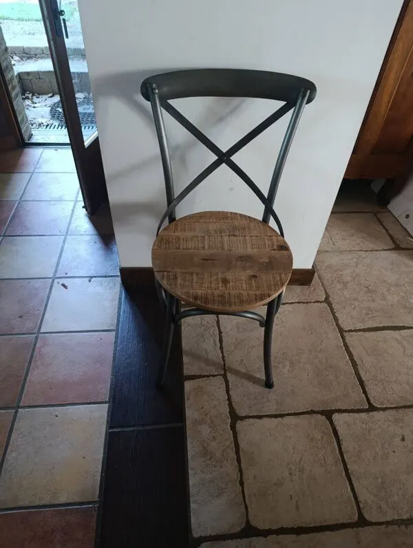 Illustration numéro 2 du produit Chaise bistrot en bois et métal