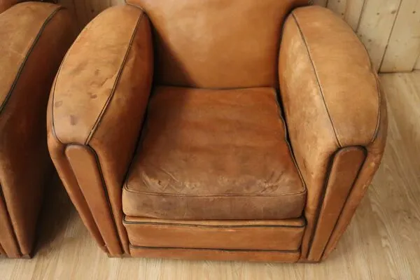 Illustration numéro 2 du produit Paire de fauteuils club en cuir Art Déco 1930