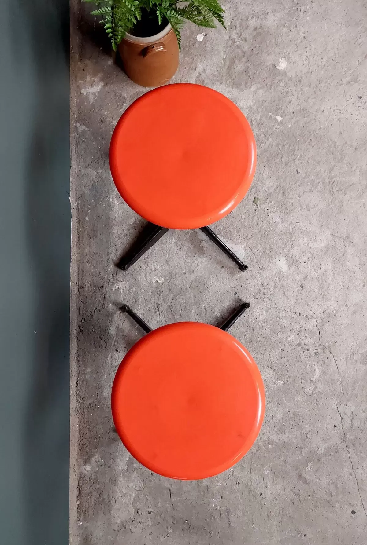 Illustration numéro 2 du produit Tabourets style industriel