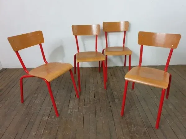 Illustration numéro 2 du produit Chaises d'école
