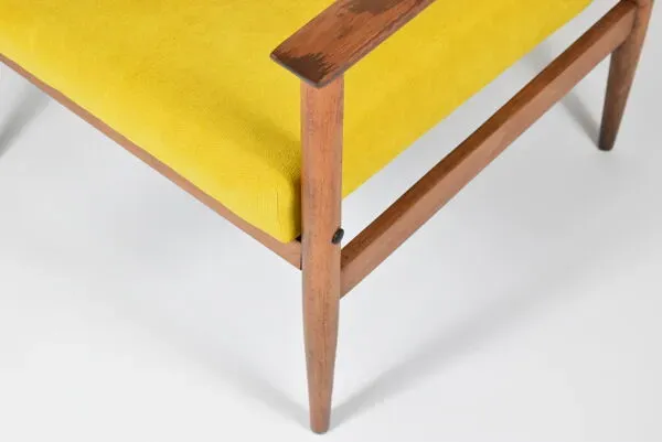 Illustration numéro 2 du produit Fauteuil vintage en tissu jaune bois de teck années 1960