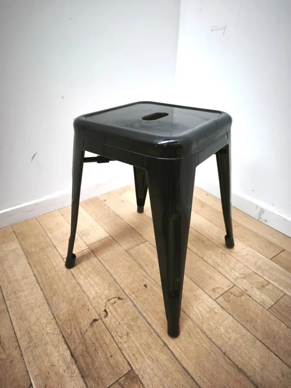 Illustration numéro 2 du produit Suite de 3 tabourets de bar