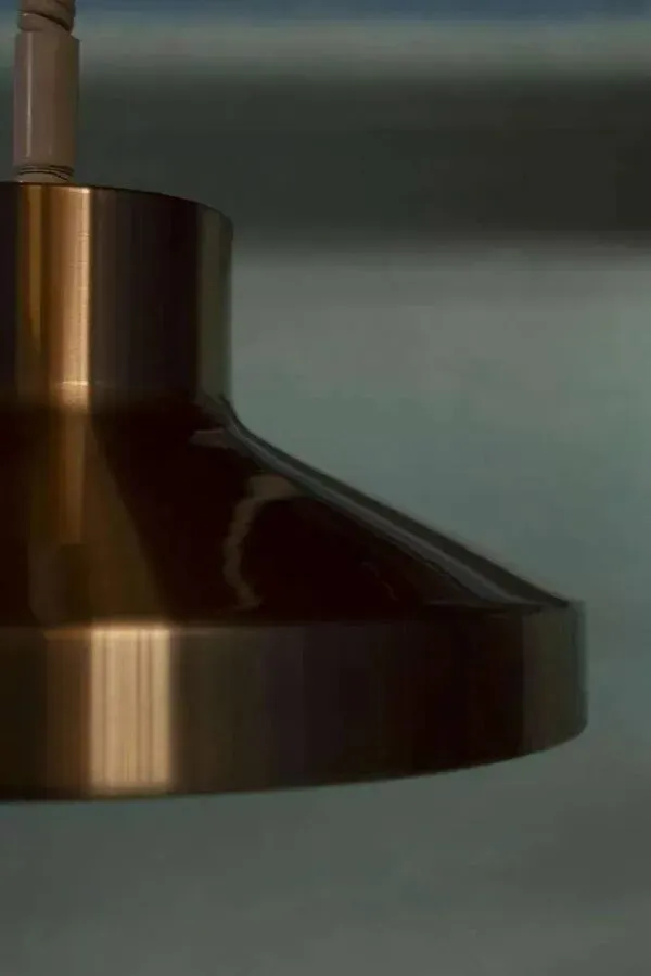 Illustration numéro 2 du produit Vintage lampe suspendue en aluminium des années 60/70, lampe de table à manger