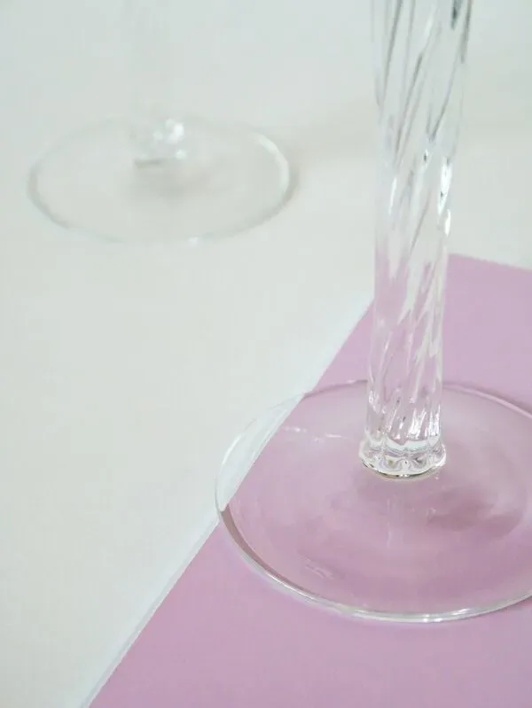 Illustration numéro 2 du produit Paire de bougeoirs en cristal Swirl signés J&G Durand, 1950