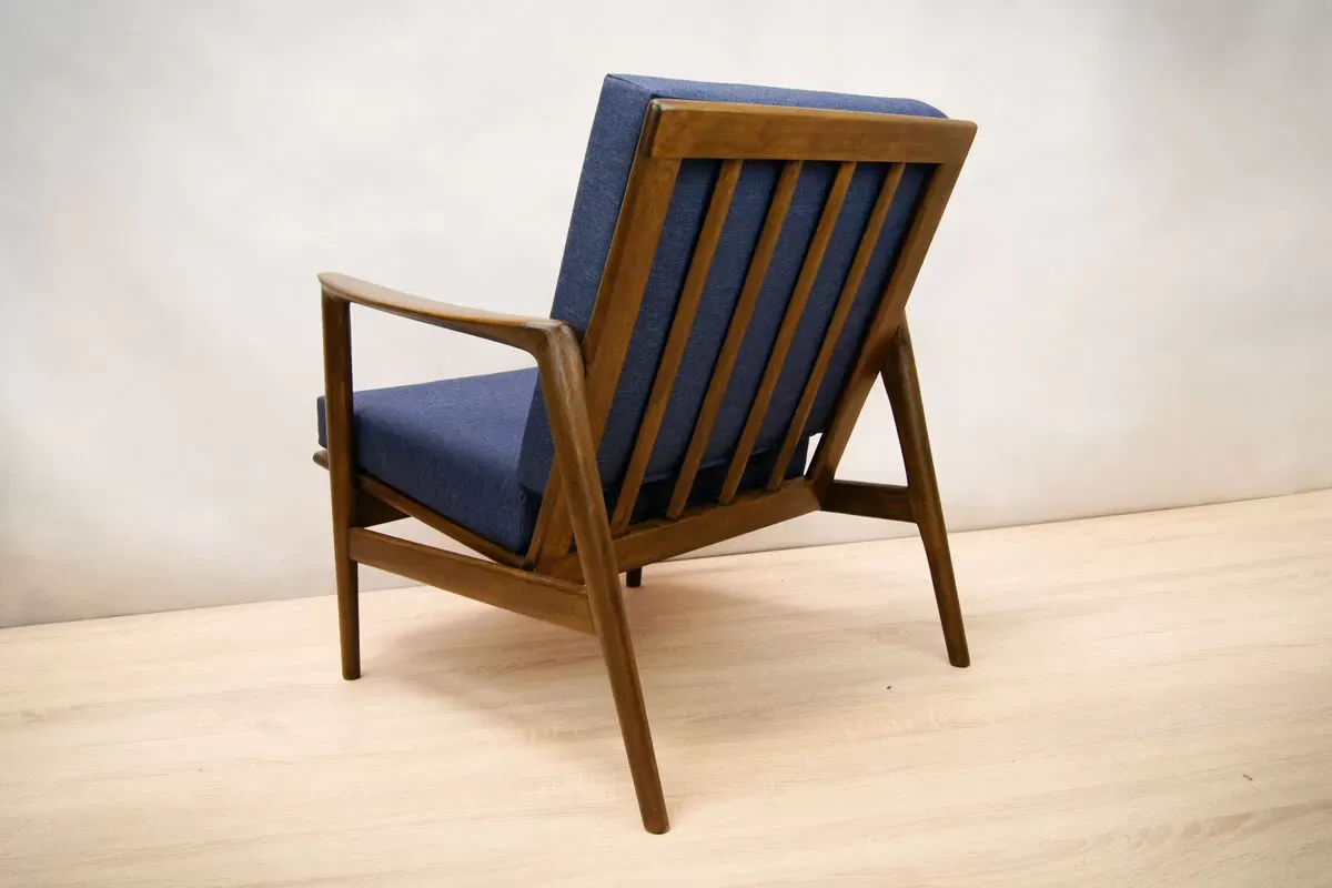 Illustration numéro 2 du produit Fauteuils modèle 300-139 de Swarzędzka, années 1960