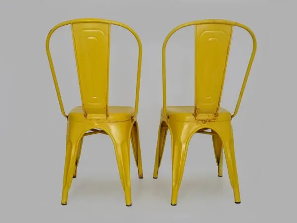 Illustration numéro 2 du produit Paire de Chaises A Tolix en métal jaune Xavier Pauchard