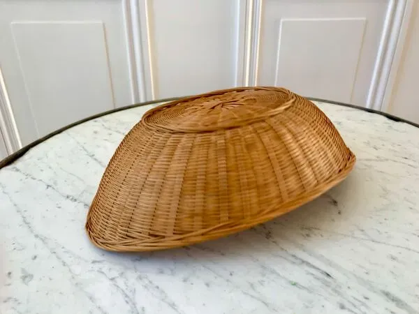 Illustration numéro 2 du produit Corbeille en osier ovale années 70