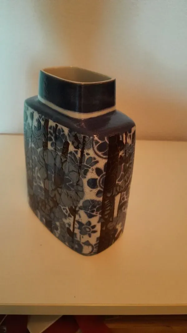 Illustration numéro 2 du produit Royal Copenhagen Vase de Nils Thorsson