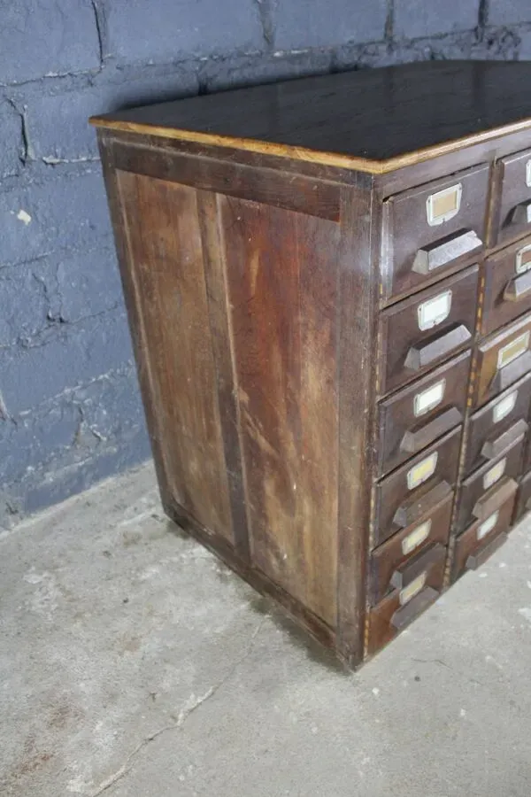 Illustration numéro 2 du produit Meuble de métier 24 tiroirs avec porte étiquettes