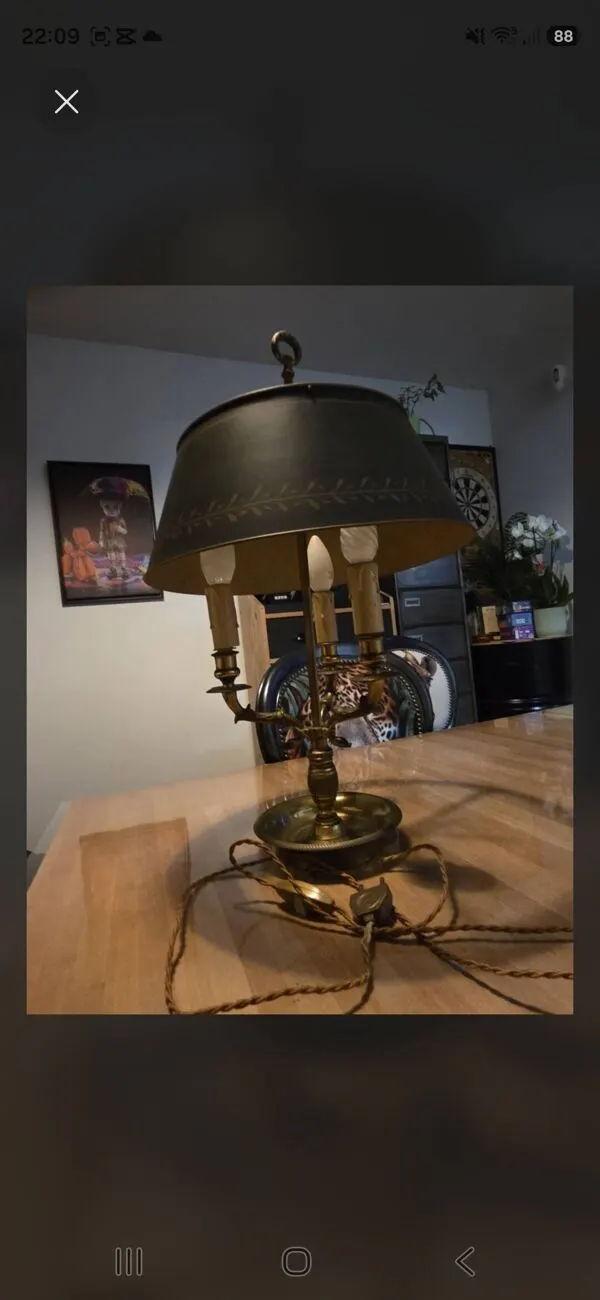Illustration numéro 2 du produit Lampe Bouillotte Vintage en Bronze – Style Empire/Directoire – Signée F.B