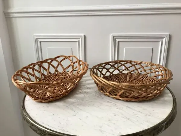 Illustration numéro 2 du produit Grande panière ronde en rotin vintage années 60-70