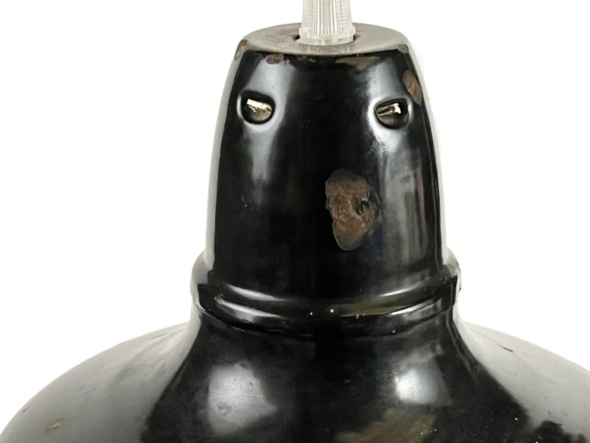 Illustration numéro 2 du produit Suspension industrielle émaillée. France années 50