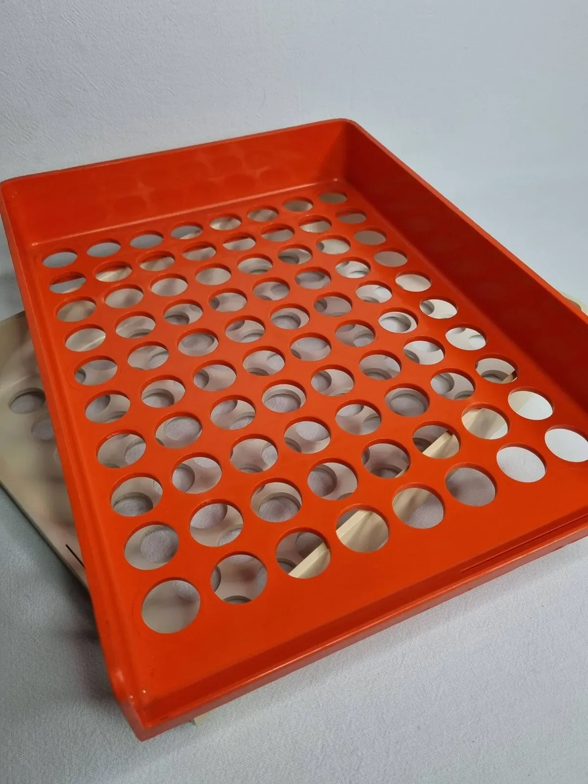 Illustration numéro 2 du produit Ensemble de 2 banettes à courrier design Roger Tallon, années 1970