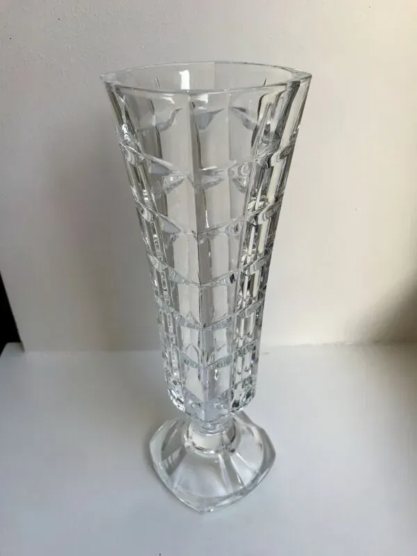 Illustration numéro 2 du produit vase sur pieds en verre cristal moulé art déco