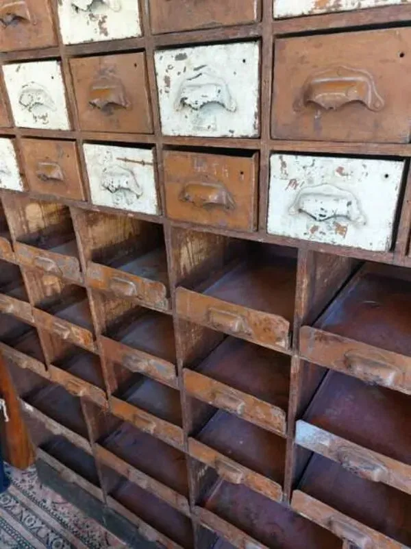 Illustration numéro 2 du produit Meuble de métier