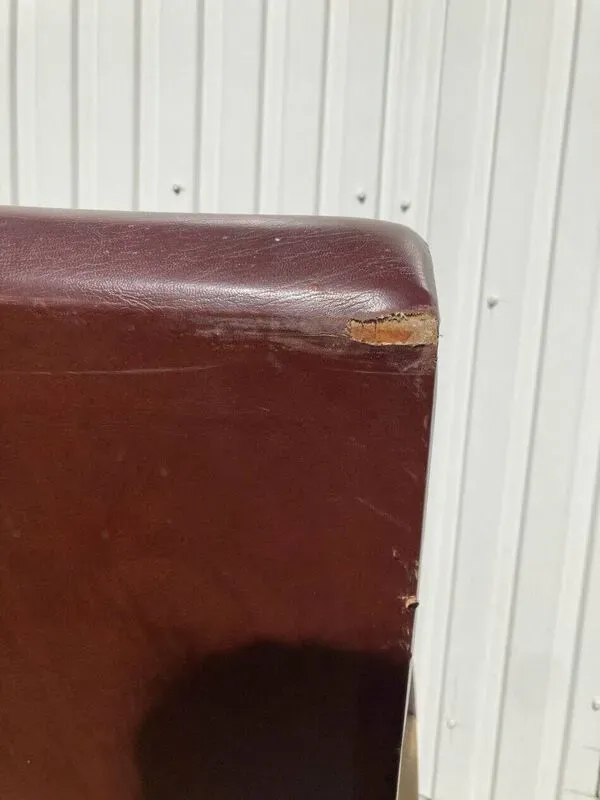 Illustration numéro 2 du produit Canapé 3 places en cuir patiné, style mid-century