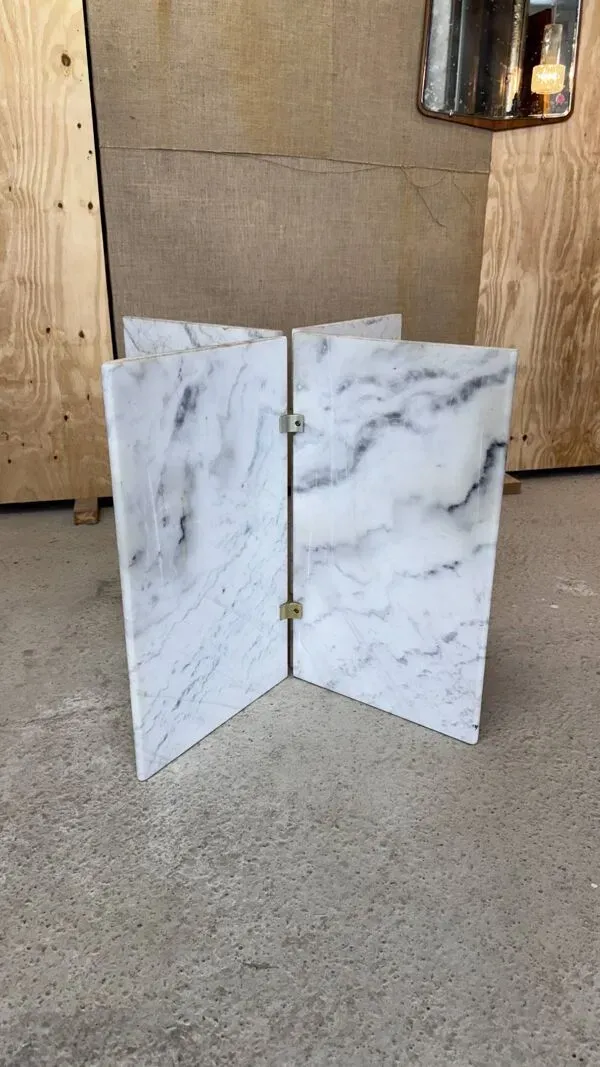 Illustration numéro 2 du produit Table à manger en marbre