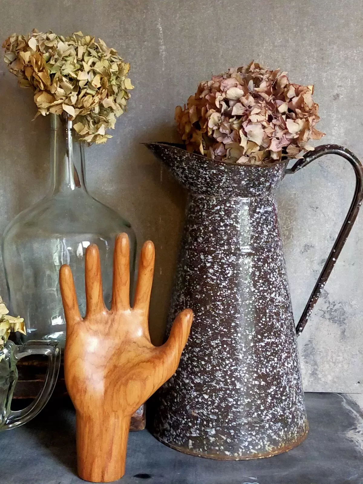 Illustration numéro 2 du produit Broc ancien tôle émaillée mouchetée XIXème