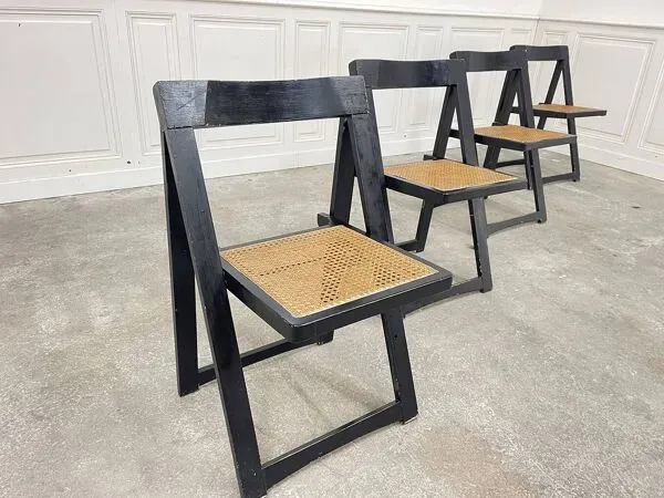 Illustration numéro 2 du produit 4 chaises vintage pliantes en bois et cannage