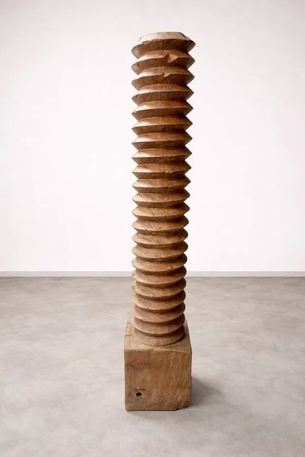 Illustration numéro 2 du produit Vis de pressoir en bois sculpté  – Objet déco/indust