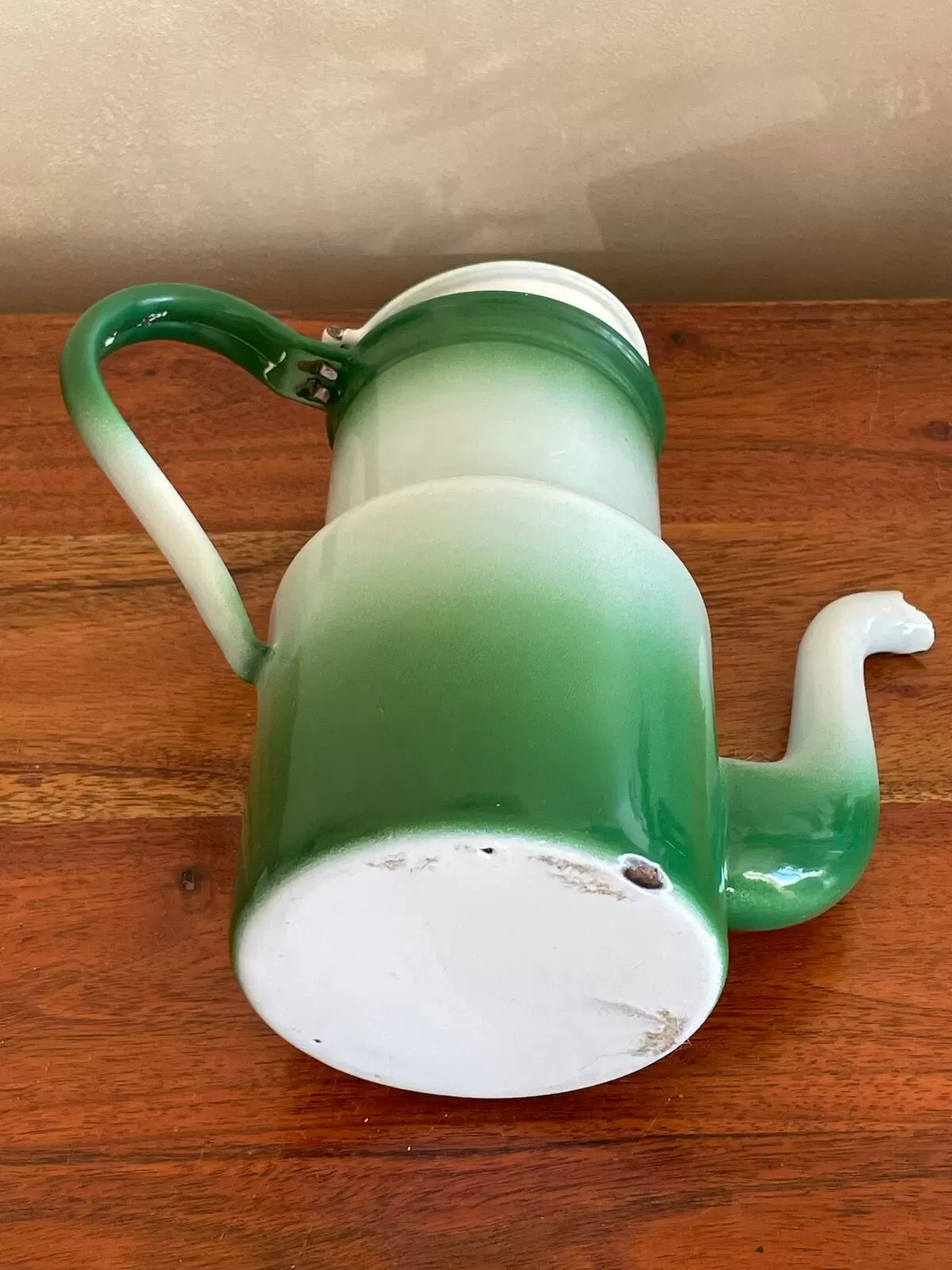 Illustration numéro 2 du produit Cafetière en tôle émaillée