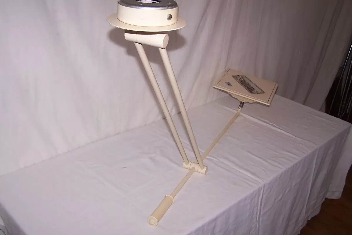 Illustration numéro 2 du produit Lustre à contrepoids italien des années 70