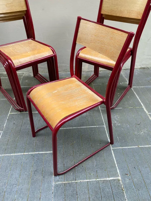 Illustration numéro 2 du produit Chaises vintage d’écolier métal et bois taille adulte