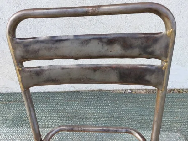 Illustration numéro 2 du produit 3 chaises en métal, style Tolix