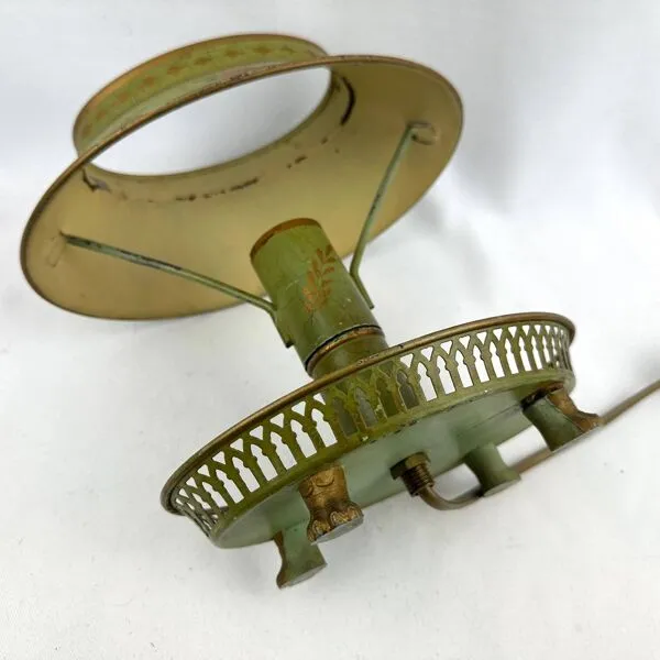 Illustration numéro 2 du produit Petite lampe bouillotte en tôle