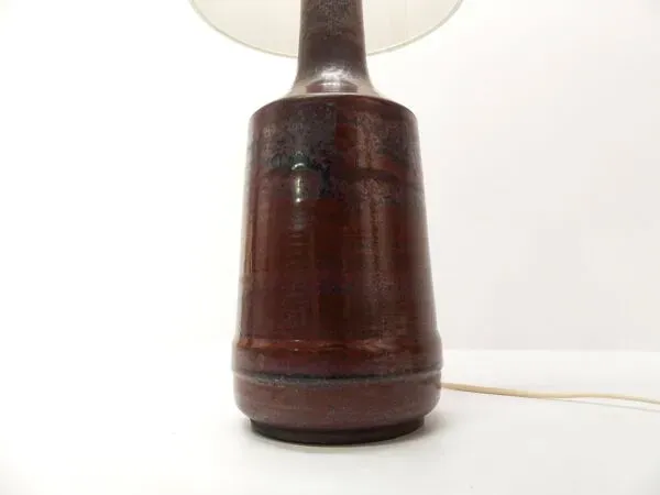 Illustration numéro 2 du produit Lampe scandinave en céramique sang de boeuf Désirée Stentoj 1970