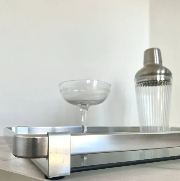 Illustration numéro 2 du produit Plateau aluminium et chrome MB Italy Années 70 - 45 cm