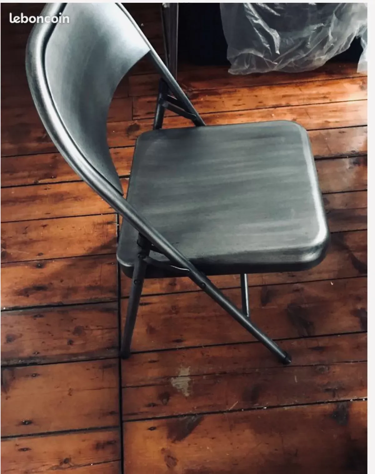 Illustration numéro 2 du produit Chaise pliantesmétal couleur  inox