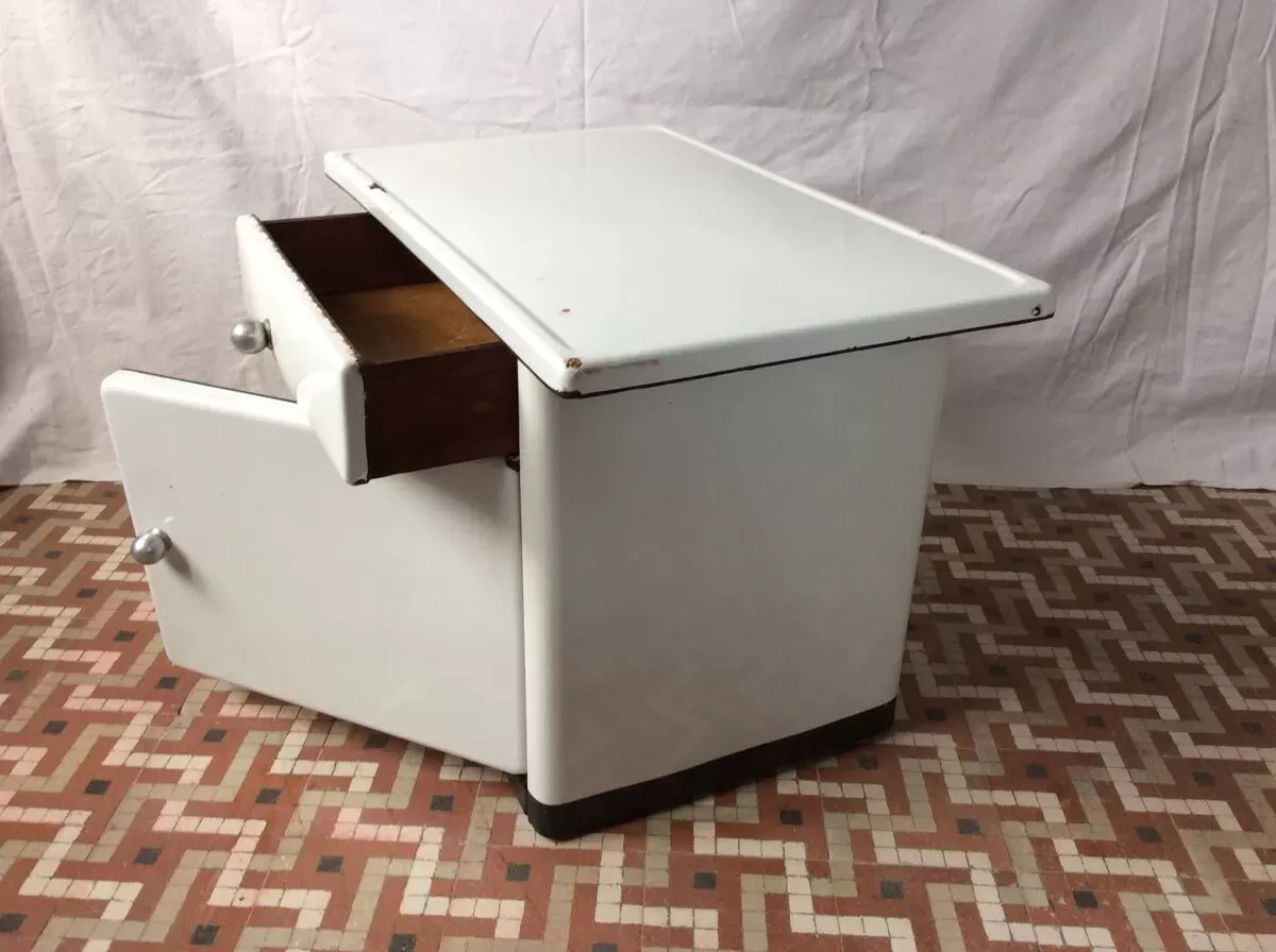 Illustration numéro 2 du produit Buffet vintage