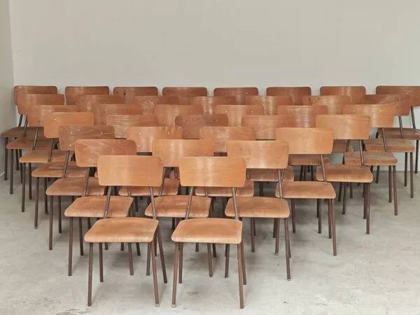 Illustration numéro 2 du produit Lot de 6 chaises d'école tchèque métal et bois Kovona style bistrot