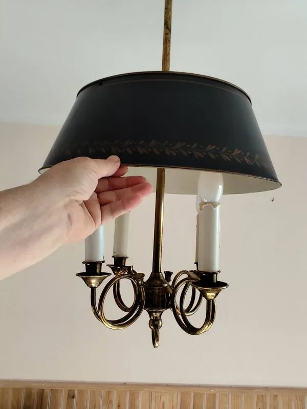 Illustration numéro 2 du produit Lustre bouillotte 4 feux en laiton doré et abat-jour en métal vert