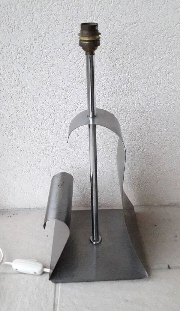 Illustration numéro 2 du produit Pied de lampe métal