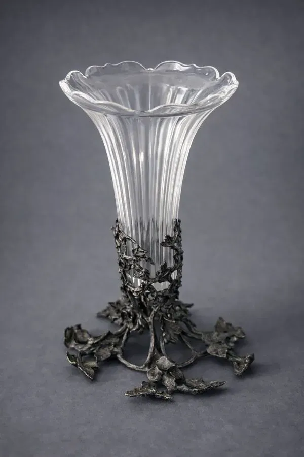 Illustration numéro 2 du produit Vase ancien Art nouveau en cristal et bronze patiné – vers 1895–1910