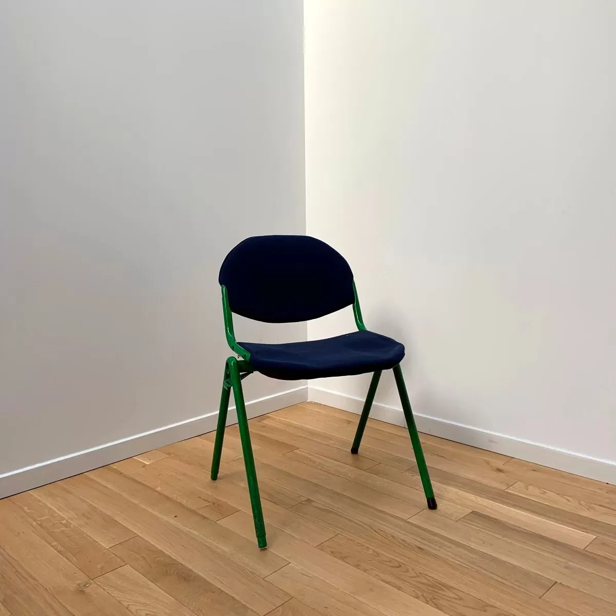 Illustration numéro 2 du produit Chaise vintage années 80