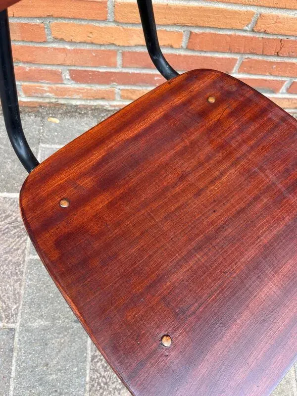 Illustration numéro 2 du produit Chaise vintage