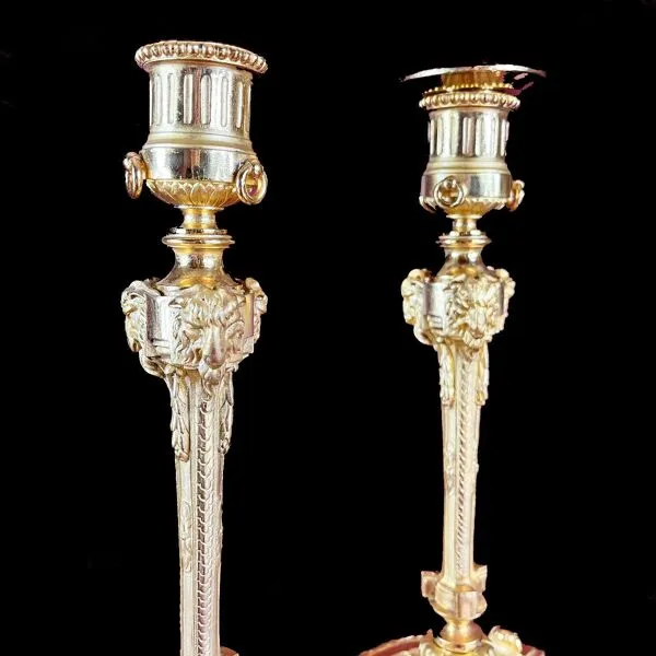 Illustration numéro 2 du produit Paire de bougeoirs en bronze doré et ciselé Maison Marnyhac, 19ème siècle