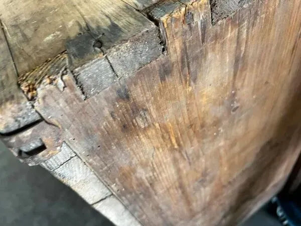 Illustration numéro 2 du produit Coffre en bois vintage / table d'appoint / table basse