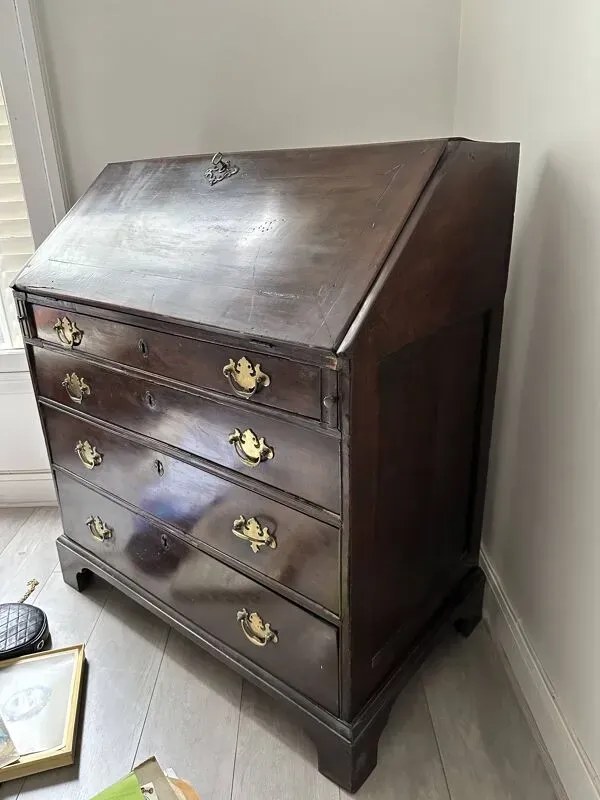 Illustration numéro 2 du produit Secrétaire ancien en bois massif – Fin XIXe / début XXe