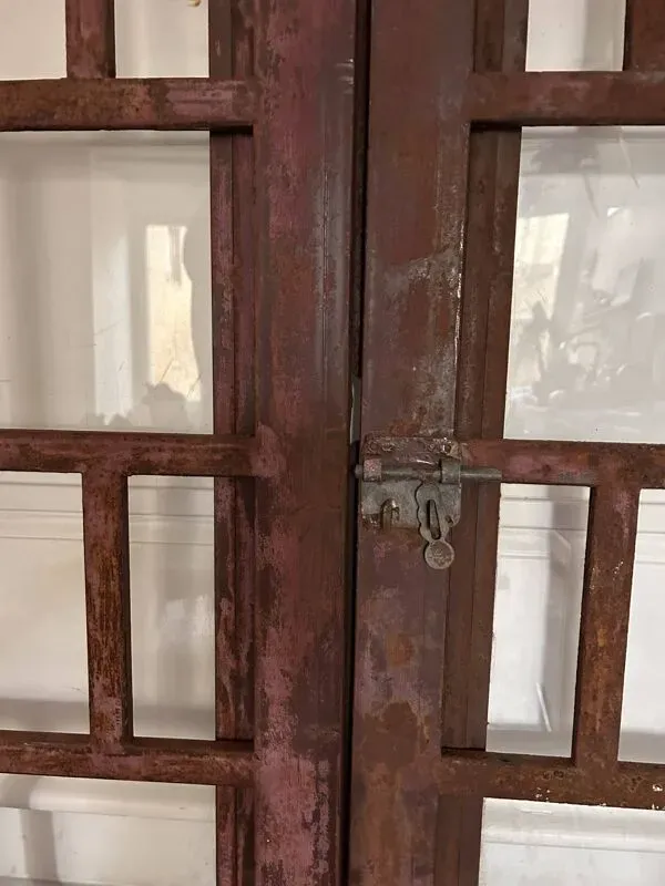 Illustration numéro 2 du produit Double porte en métal – fin XIXᵉ / début XXᵉ siècle