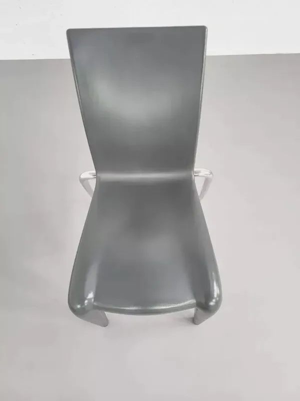 Illustration numéro 2 du produit Suite de 6 chaises Louis 20 design années 90 par Philippe Starck pour Vitra