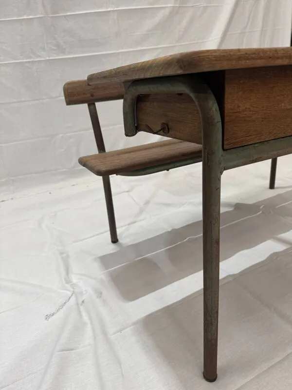 Illustration numéro 2 du produit Bureau d’écolier