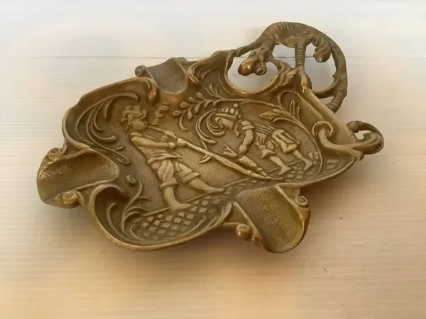 Illustration numéro 2 du produit Vide poche cendrier souffleurs de verre gargouille en laiton