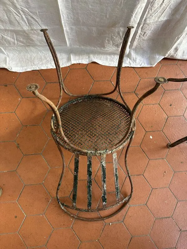 Illustration numéro 2 du produit Chaise de jardin en fer peint XIXe